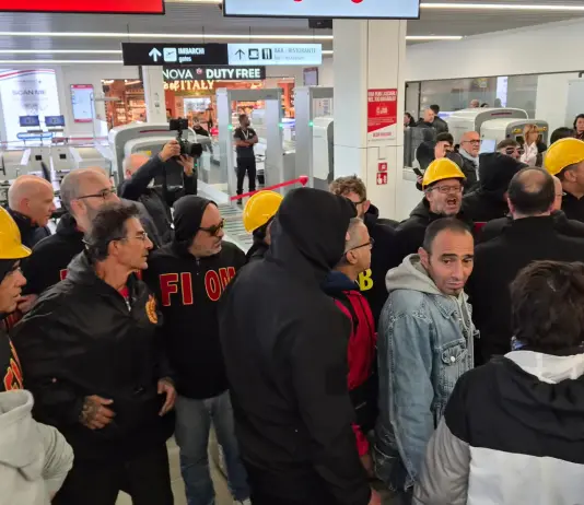 I lavoratori dell’ex Ilva di Cornigliano occupano l’aeroporto di Genova