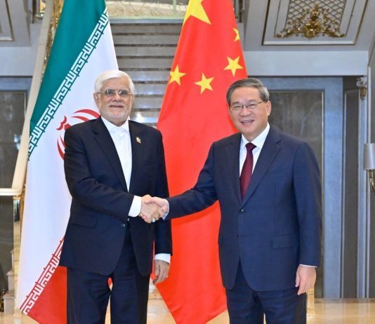 Premier cinese Li Qiang incontra primo vice presidente iraniano Aref a Dushanbe