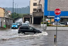 Disagi a Messina per il maltempo, strade allagate da Galati a Ganzirri e auto bloccate