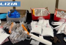 Trasformava cassetti e armadi in un archivio della droga, arrestato a Roma un 25enne