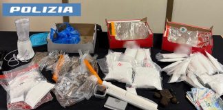 Trasformava cassetti e armadi in un archivio della droga, arrestato a Roma un 25enne
