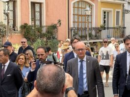Valditara ai giovani “I problemi non si risolvono sfasciando tutto, ma con il dialogo”