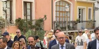 Valditara ai giovani “I problemi non si risolvono sfasciando tutto, ma con il dialogo”