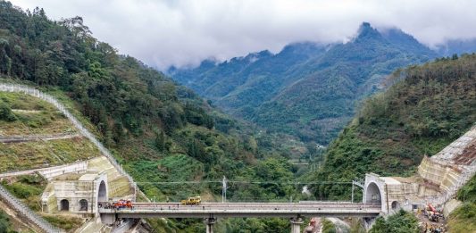 Cina: completata la posa dei binari della ferrovia ad alta velocità Chongqing-Kunming (2)