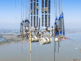 Cina: Anhui, completata posa dei conduttori nella linea UHVDC sullo Yangtze (1)