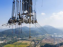 Cina: Anhui, completata posa dei conduttori nella linea UHVDC sullo Yangtze (3)