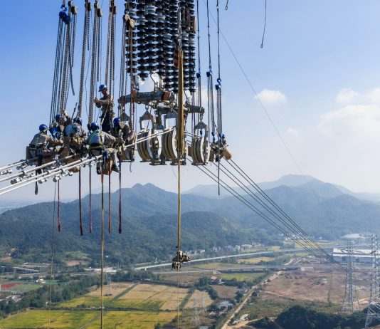 Cina: Anhui, completata posa dei conduttori nella linea UHVDC sullo Yangtze (3)
