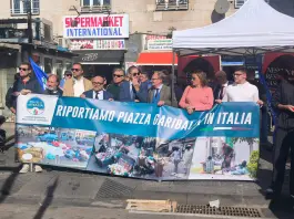 Napoli, flash mob di Fratelli d’Italia contro il velo integrale. Sangiuliano: “No all’islamizzazione”