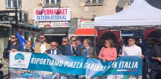 Napoli, flash mob di Fratelli d’Italia contro il velo integrale. Sangiuliano: “No all’islamizzazione”