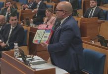 Campania, Sangiuliano regala il Monopoli al presidente Fico: “I 13 milioni sui carburanti non esistono, sono aria”