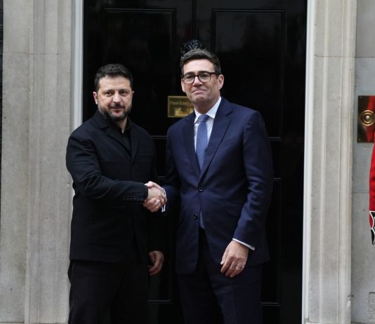 Ucraina, Zelensky incontra Burnham a Londra “Supporto aereo fondamentale”