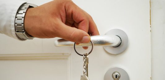 Affitto transitorio: cosa prevede il contratto chiavi ingresso casa