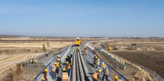 Cina: completata la posa dei binari sul grande ponte di Tongjiang (1)