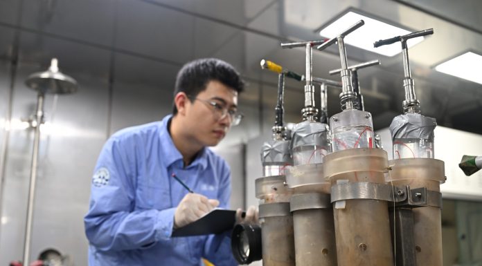 Cina: Jiaolong completa la 467esima immersione a 4.400 metri di profondità (1)