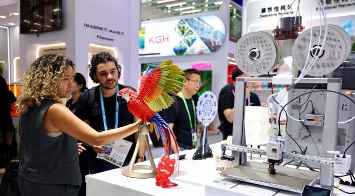 Cina: iniziata a Guangzhou la 140esima Fiera di Canton (1)