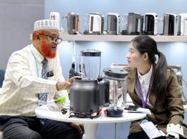 Cina: iniziata a Guangzhou la 140esima Fiera di Canton (2)