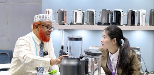 Cina: iniziata a Guangzhou la 140esima Fiera di Canton (2)