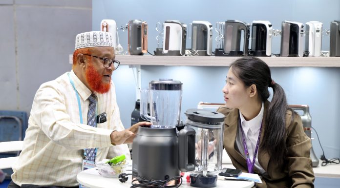 Cina: iniziata a Guangzhou la 140esima Fiera di Canton (2)