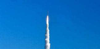 Cina: lanciato dal mare un nuovo satellite con il razzo CERES-1 (1)