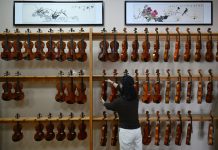 Cina: i violini della contea di Queshan raggiungono tutto il mondo
