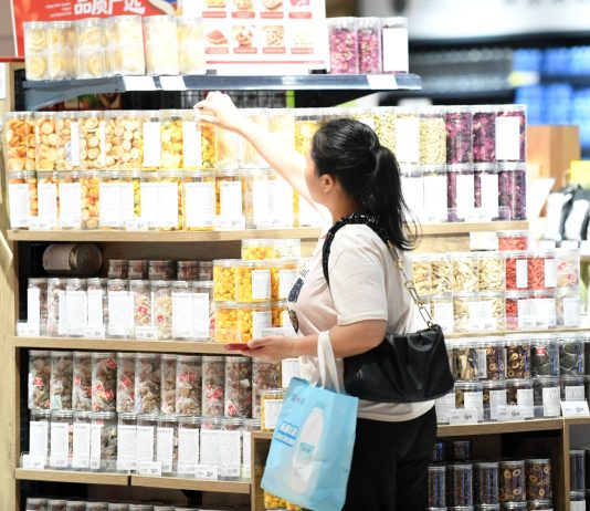 Cina: vendite al dettaglio di beni e servizi +2,6% nei primi nove mesi
