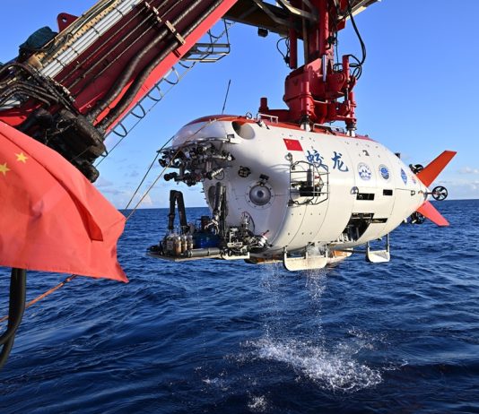 Cina: sommergibile Jiaolong completa test di immersione a oltre 7.000 metri (3)