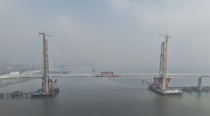 Cina: in costruzione ponte ferroviario transmarittimo della baia di Hangzhou (1)