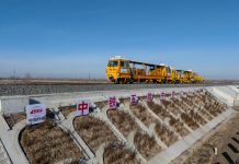 Cina: completata la posa dei binari sul grande ponte di Tongjiang (2)