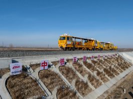 Cina: completata la posa dei binari sul grande ponte di Tongjiang (2)
