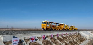 Cina: completata la posa dei binari sul grande ponte di Tongjiang (2)
