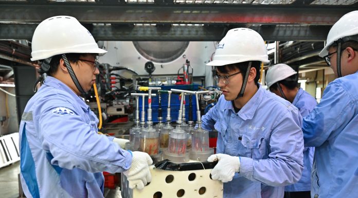 Cina: Jiaolong completa la 467esima immersione a 4.400 metri di profondità (2)