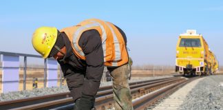 Cina: completata la posa dei binari sul grande ponte di Tongjiang (3)
