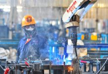 Cina: rallenta il PMI manifatturiero, alta tecnologia ancora in espansione
