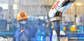Cina: rallenta il PMI manifatturiero, alta tecnologia ancora in espansione