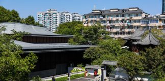 Cina: Hangzhou, turisti visitano museo delle rovine del Palazzo Deshou (1)