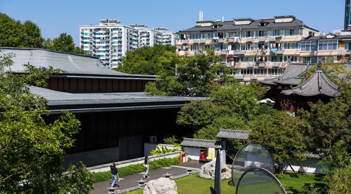 Cina: Hangzhou, turisti visitano museo delle rovine del Palazzo Deshou (1)