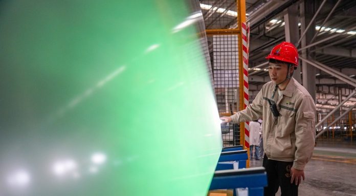 Cina: lo Yunnan sviluppa il settore della produzione di vetro fotovoltaico (1)