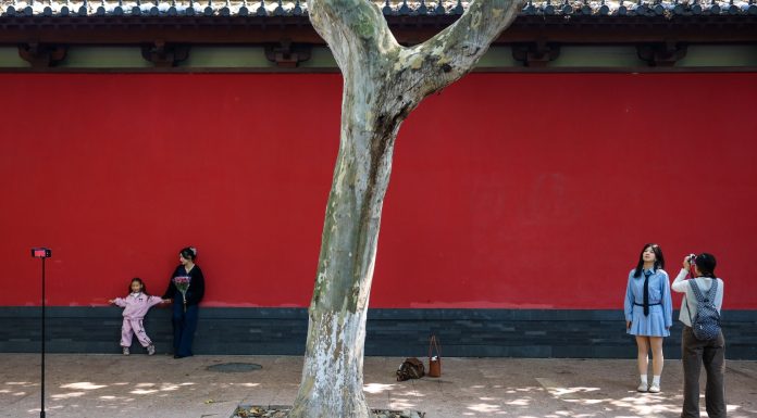 Cina: Hangzhou, turisti visitano museo delle rovine del Palazzo Deshou (3)