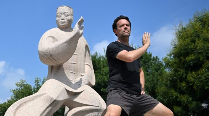 Cina: trend del “Chinamaxxing” a Chenjiagou, stranieri praticano taijiquan (1)