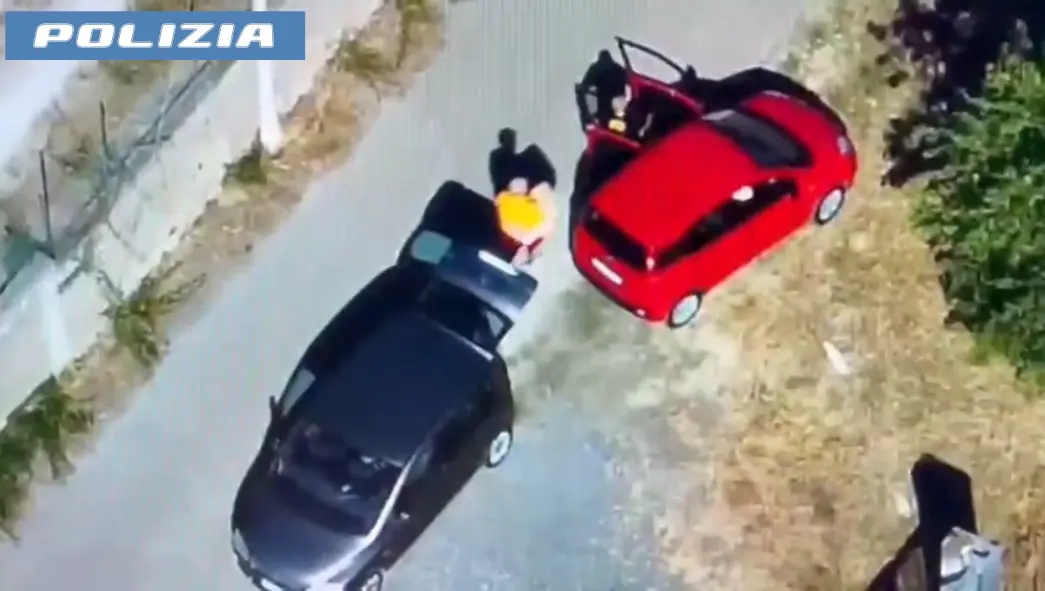 Da Roma riforniva di stupefacenti le piazze di spaccio del centro Italia, smantellata un’organizzazione: 8 misure cautelari
