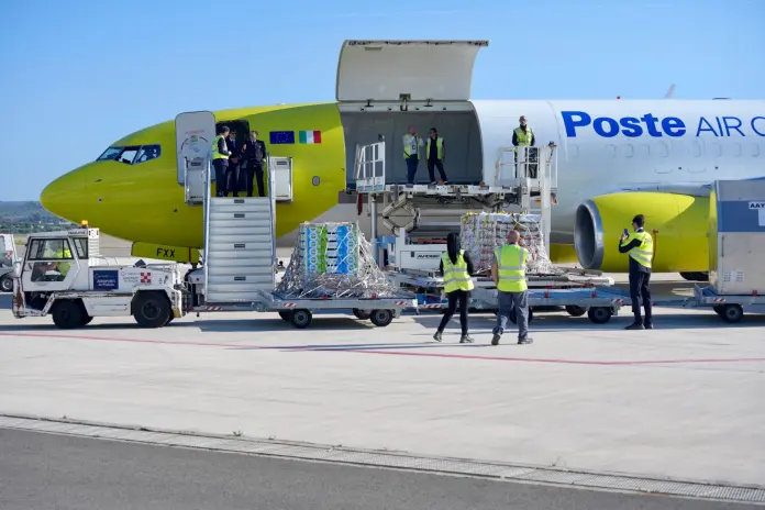 primo volo cargo aeroporto grottaglie (8)