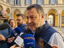 Milano, Salvini “Se necessario i parà useranno Lince e droni”. Mattarella firma il decreto sicurezza