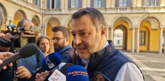 Milano, Salvini “Se necessario i parà useranno Lince e droni”. Mattarella firma il decreto sicurezza