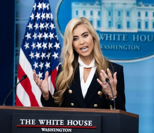 Trump licenzia dopo soli 5 giorni la portavoce della Casa Bianca Katie Zacharia