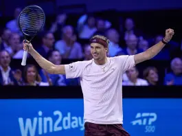 Zverev ai quarti a Vienna, da lunedì sarà n°1 del ranking Atp. Out al secondo turno Darderi e Musetti